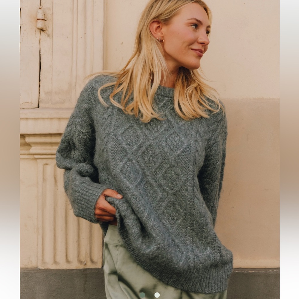 NWT daily drills oversized knit sweater Frost Size M/L